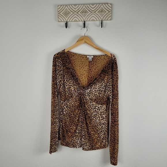 Cache velvet  Cheetah print vneck top - Picture 9 of 10